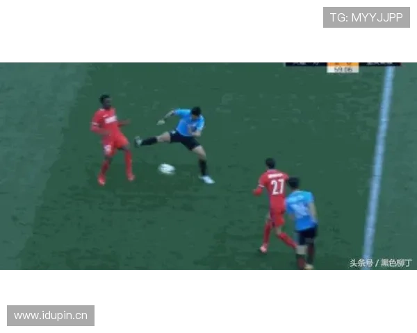 冲突场景下足球犯规判罚为何常引发裁判尺度争议？