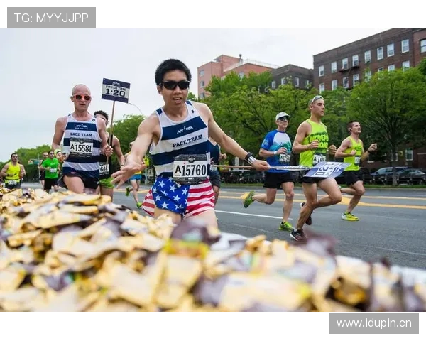 庞伟家的冰箱里塞满了能量胶，连饮料都按训练时间表排好队